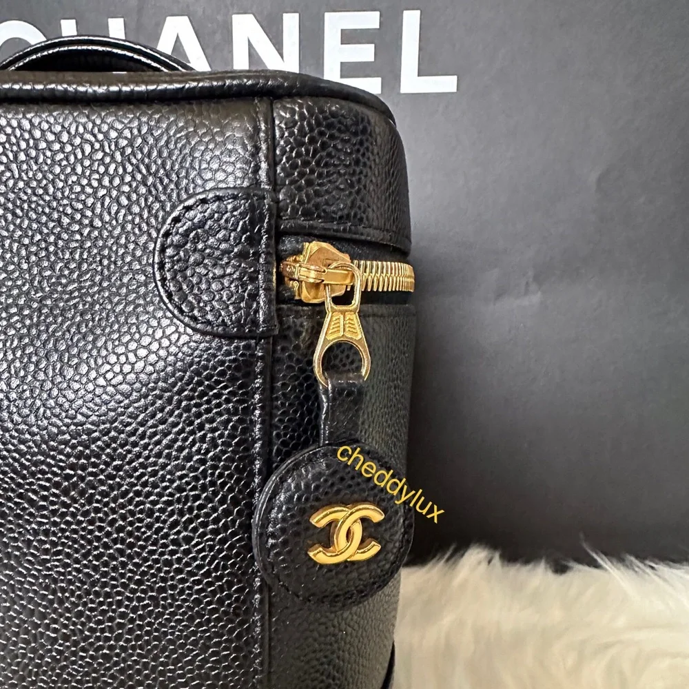 🖤🖤🖤Authentic Black CHANEL CC Stitch Vanity Caviar Handbag